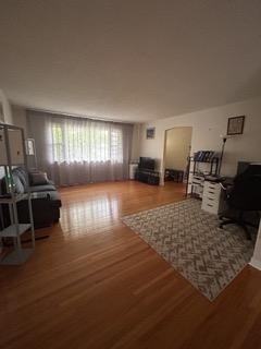 1445 Grey St - Photo 3 of 10