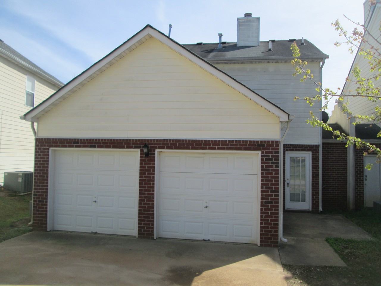 126 Stillwood Dr - Photo 3 of 9