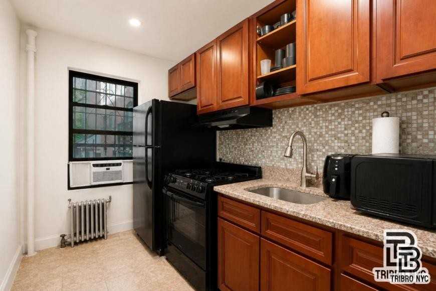 551 2nd Ave - Photo 2 of 6