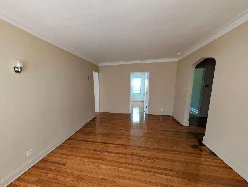 6707 N Greenview Ave - Photo 3 of 10