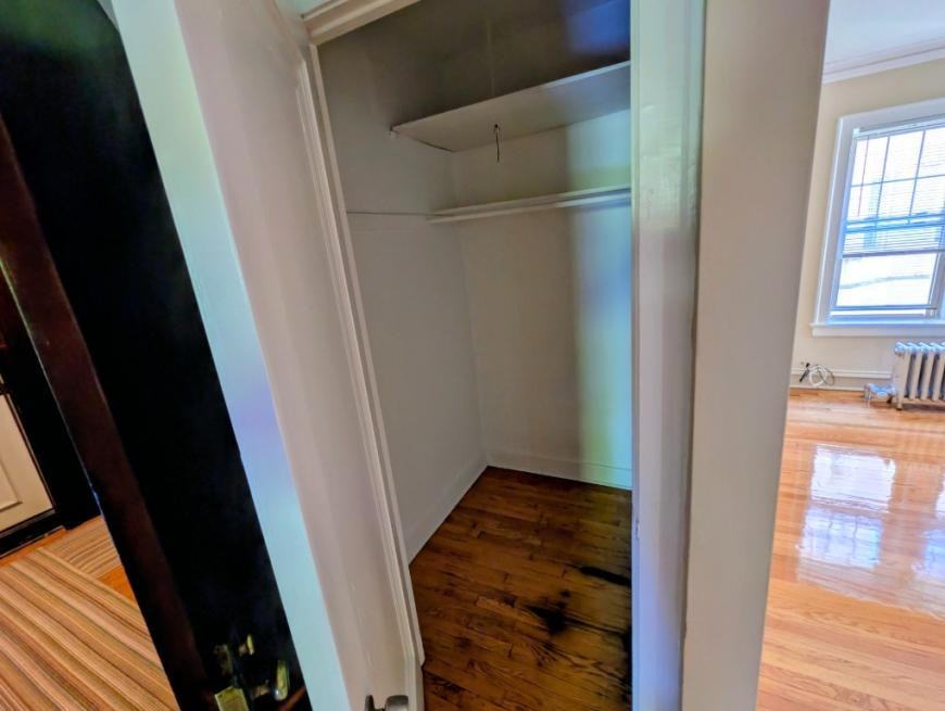 6707 N Greenview Ave - Photo 4 of 10