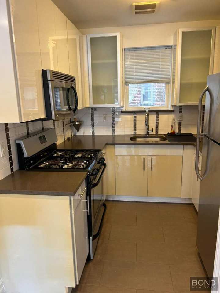 1329 E 17th St - Photo 2 of 7