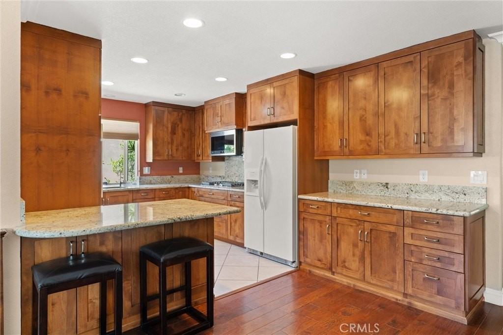 5081 Howard Ave - Photo 2 of 32