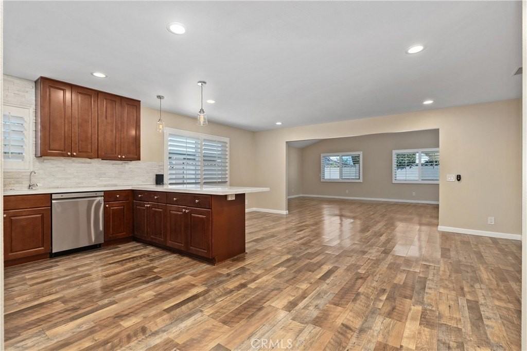 11792 Winton St - Photo 3 of 30