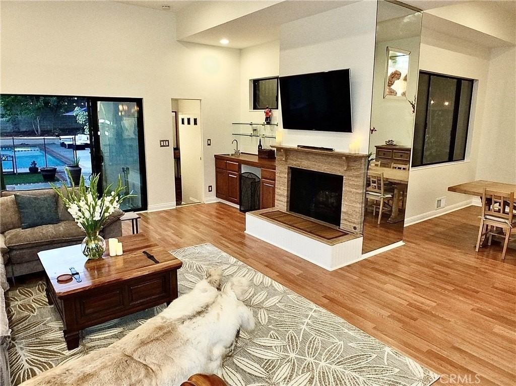 341 S Meadows Ave - Photo 4 of 50
