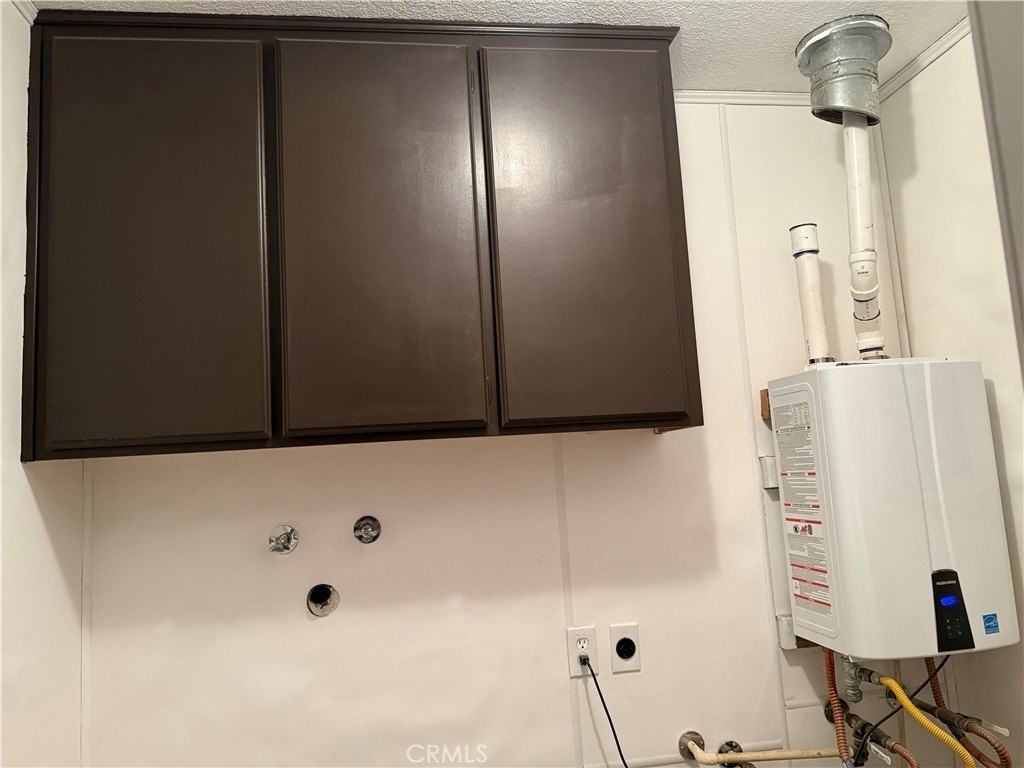 1260 Mirage Dr - Photo 4 of 9