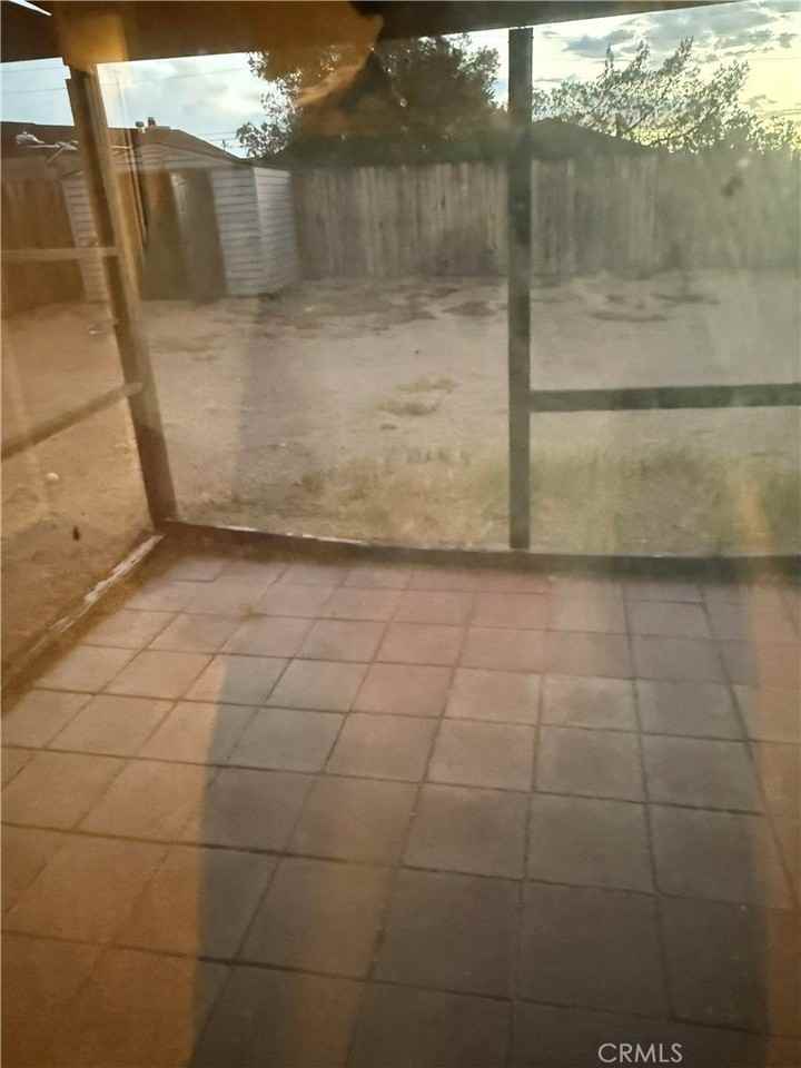 1260 Mirage Dr - Photo 5 of 9