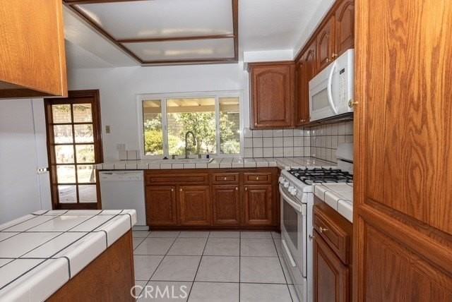 21659 Spice Ct - Photo 5 of 35