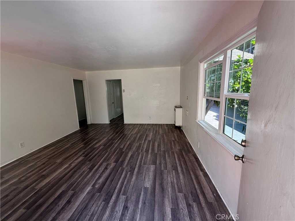 783 Worcester Ave - Photo 6 of 13