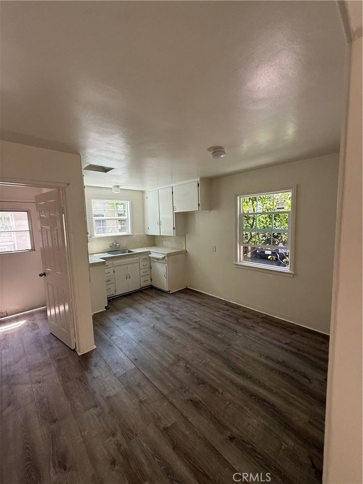 783 Worcester Ave - Photo 7 of 13