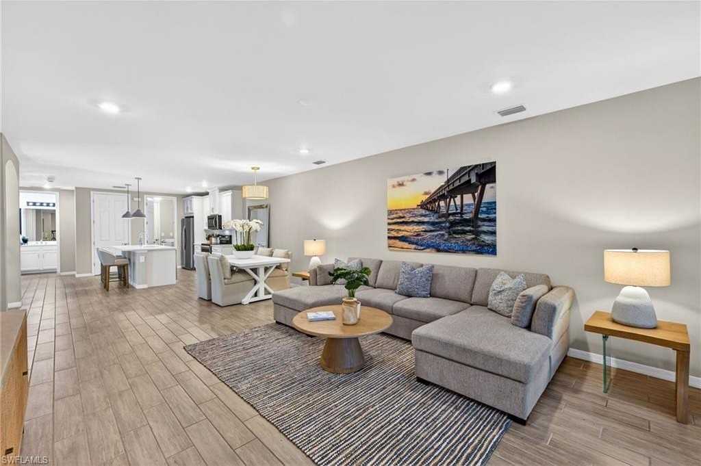 14567 Edgewater Cir - Photo 4 of 43
