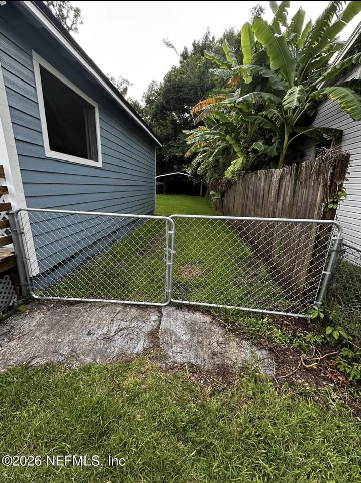 1290 Stimson St - Photo 3 of 18