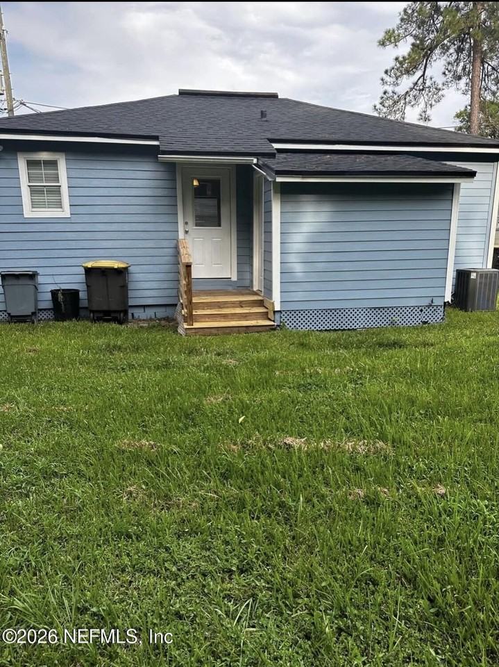 1290 Stimson St - Photo 5 of 18