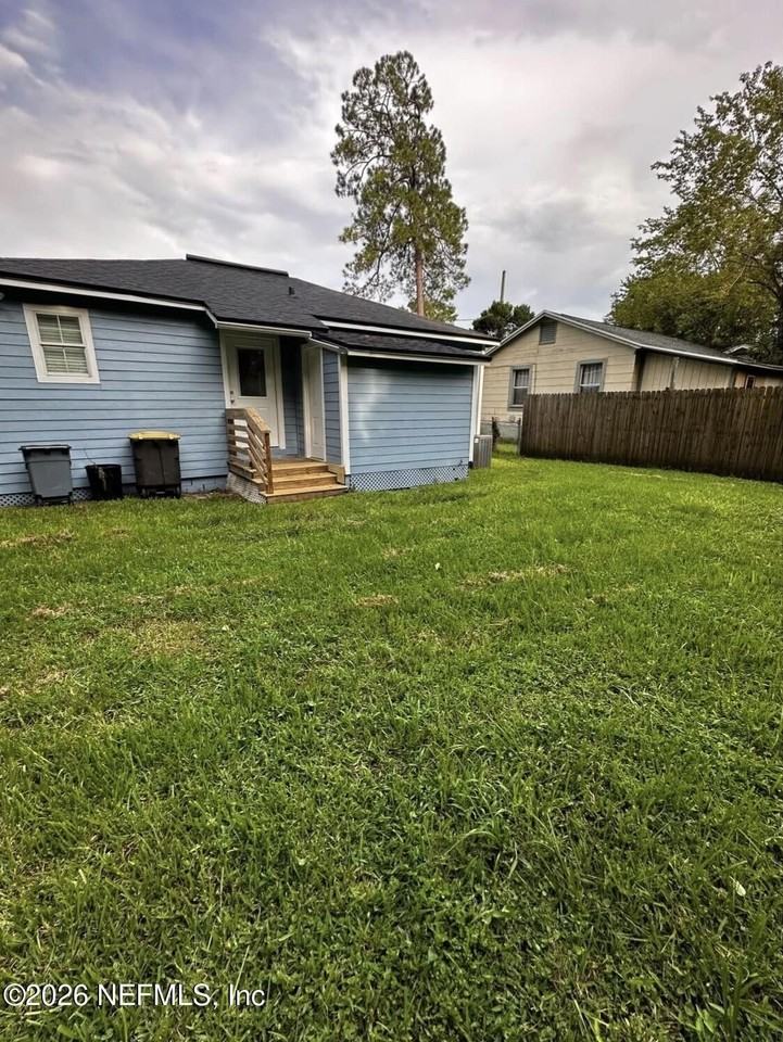 1290 Stimson St - Photo 6 of 18