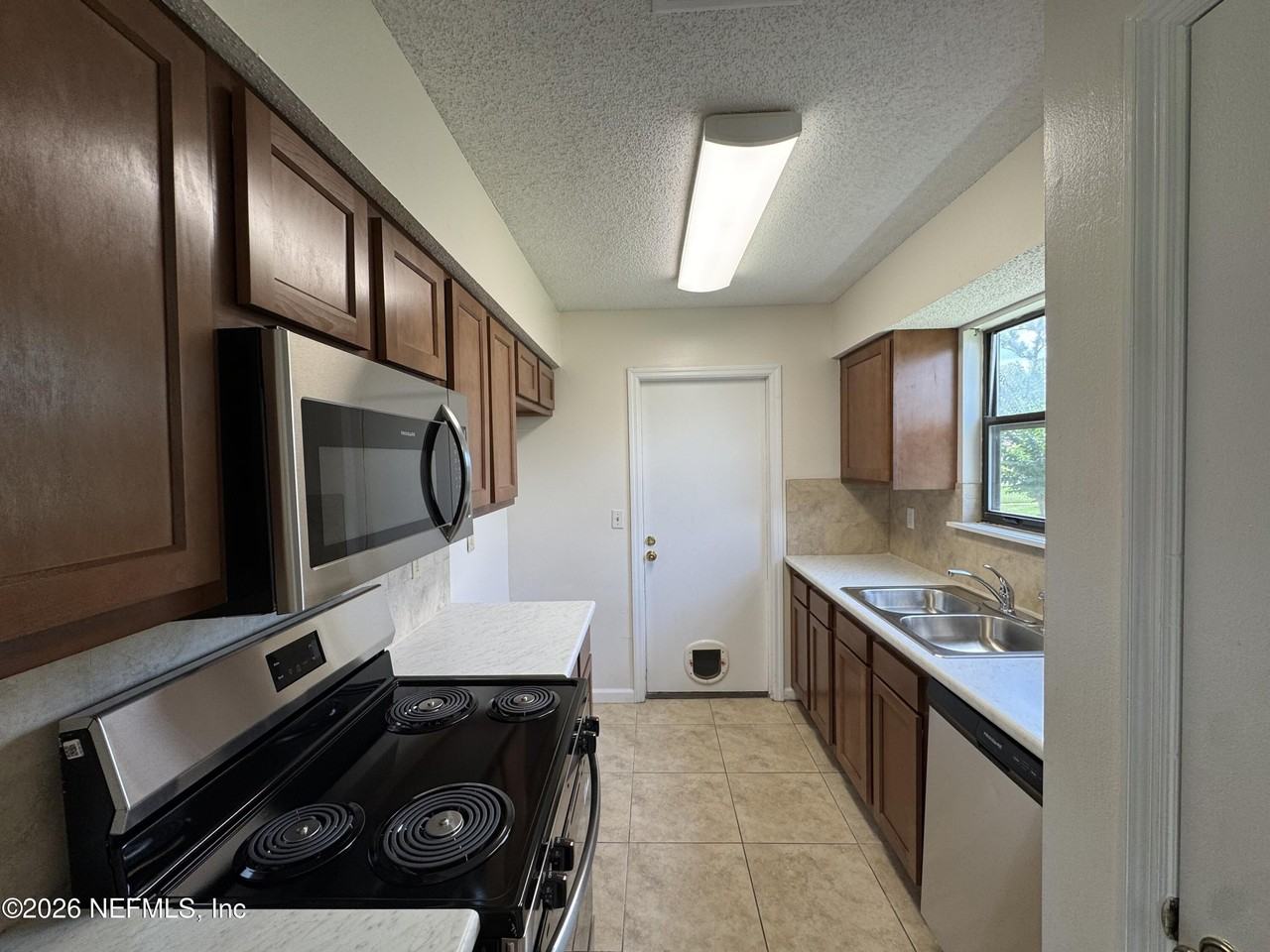 10272 Arrowhead Dr - Photo 5 of 19