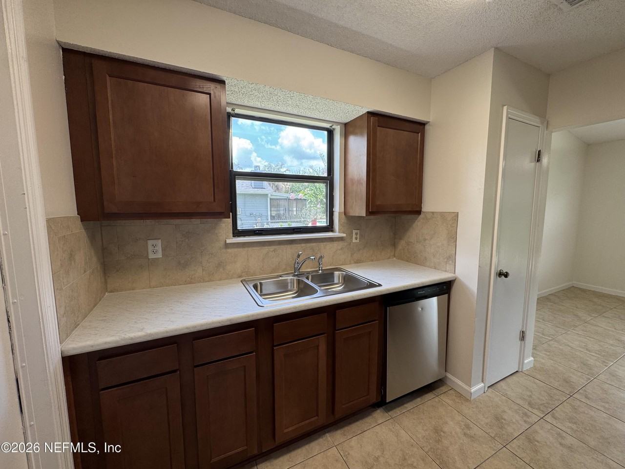 10272 Arrowhead Dr - Photo 6 of 19