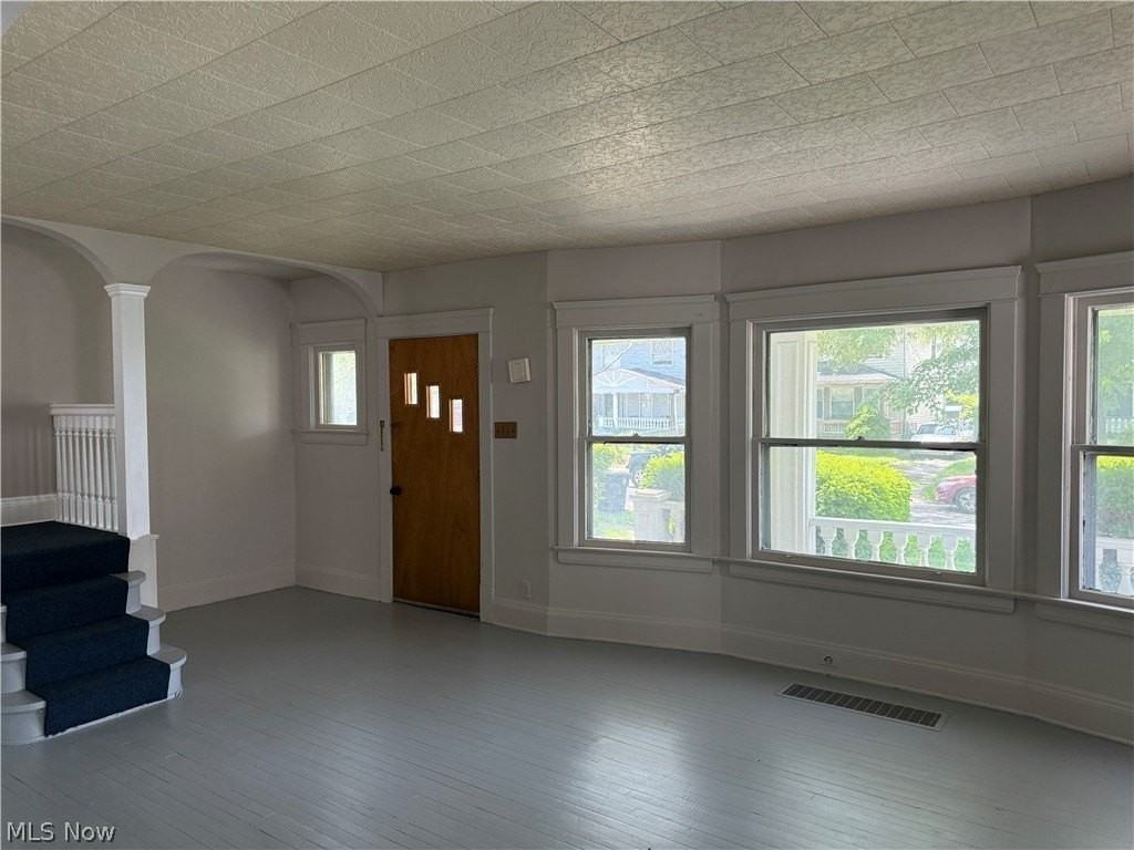 9409 Kempton Ave - Photo 2 of 7