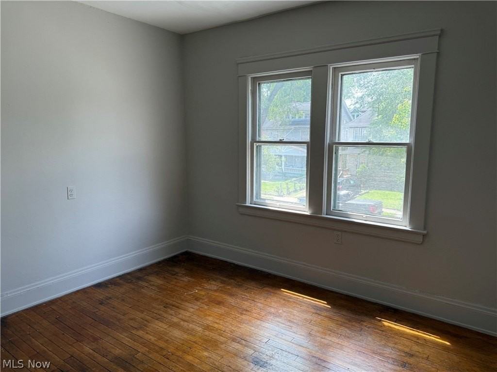 9409 Kempton Ave - Photo 5 of 7