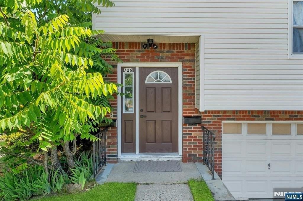 726 Saddle River Rd - Photo 2 of 32