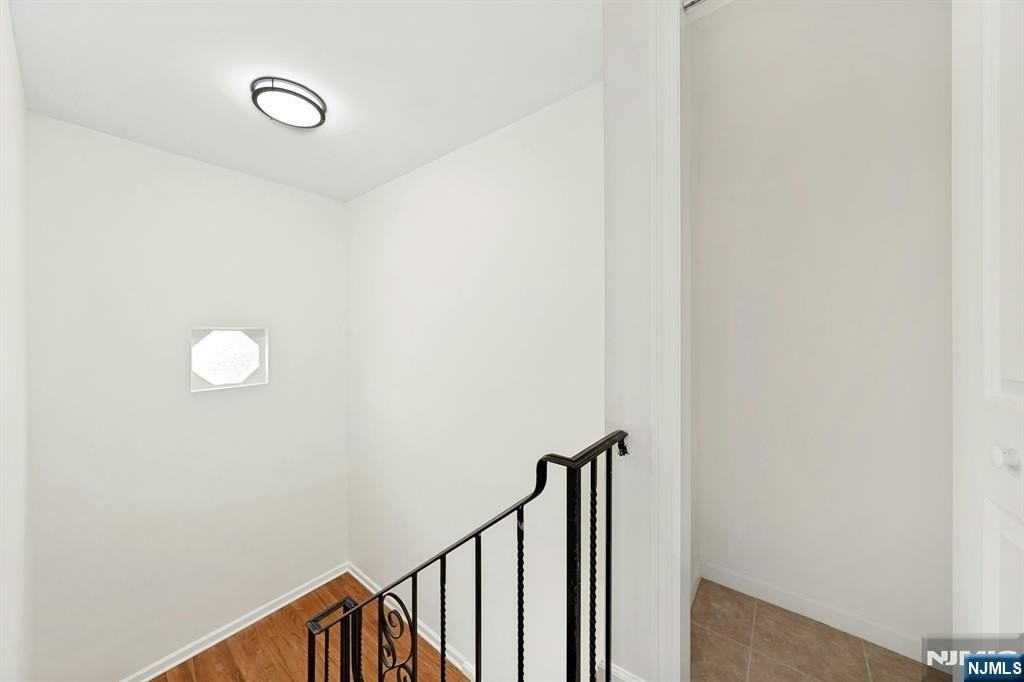 726 Saddle River Rd - Photo 3 of 32
