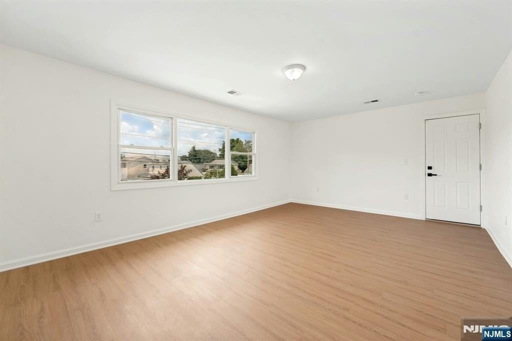 726 Saddle River Rd - Photo 6 of 32