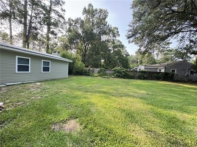 135 Rosewood Dr - Photo 2 of 12