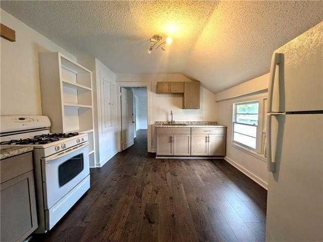 3021 Republic St - Photo 4 of 13