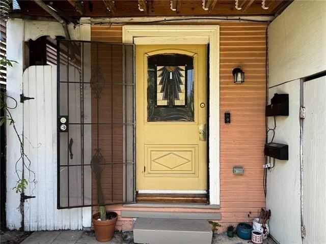 2933 Saint Philip St #B - Photo 3 of 13