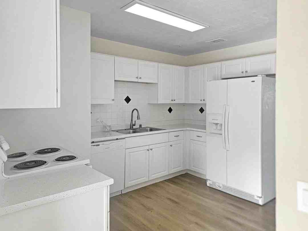 CANDLEWOOD APARTMENTS - Photo 4 of 50