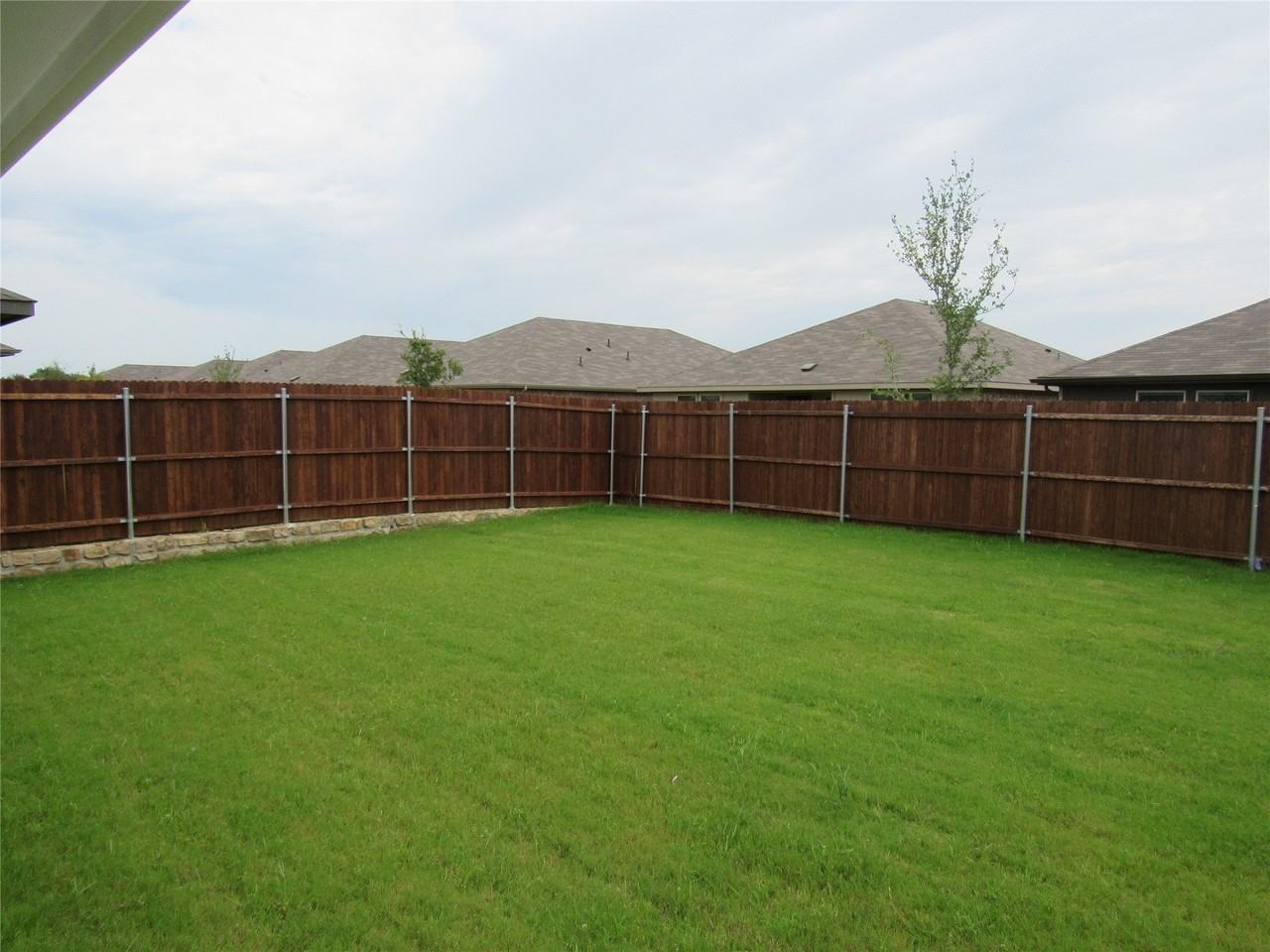 1612 Tin Roof Rd - Photo 4 of 15