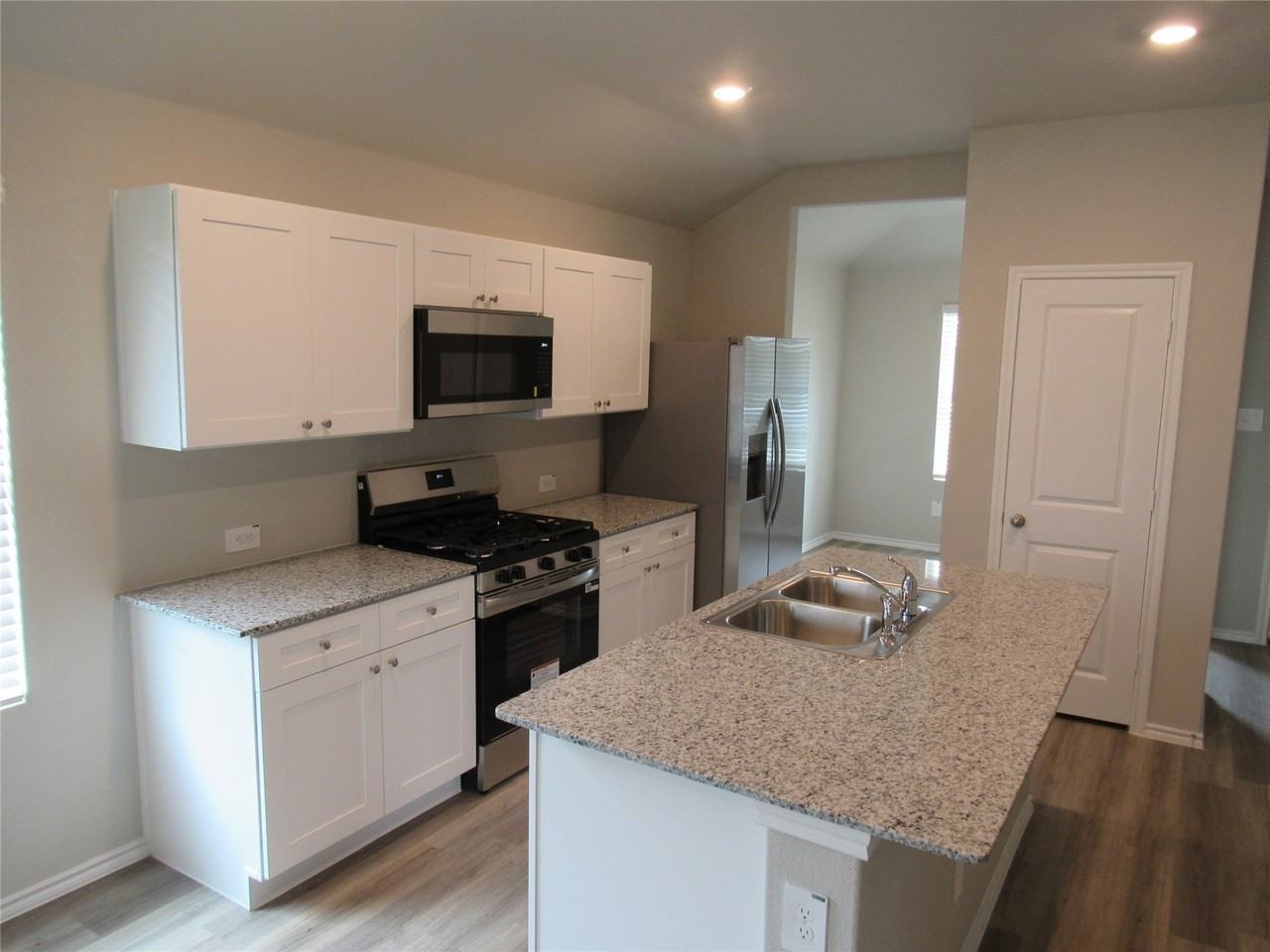 1612 Tin Roof Rd - Photo 7 of 15
