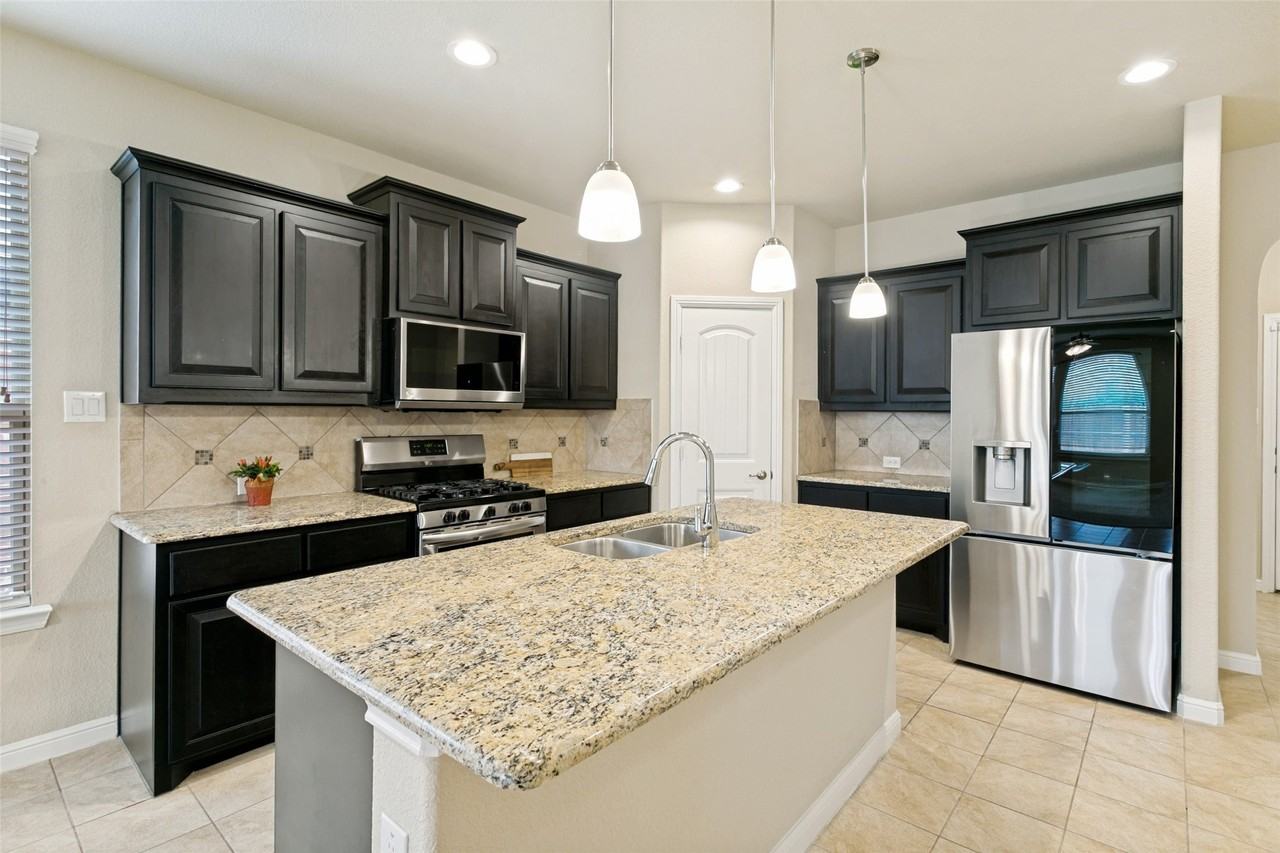 10212 Saltbrush St - Photo 4 of 13