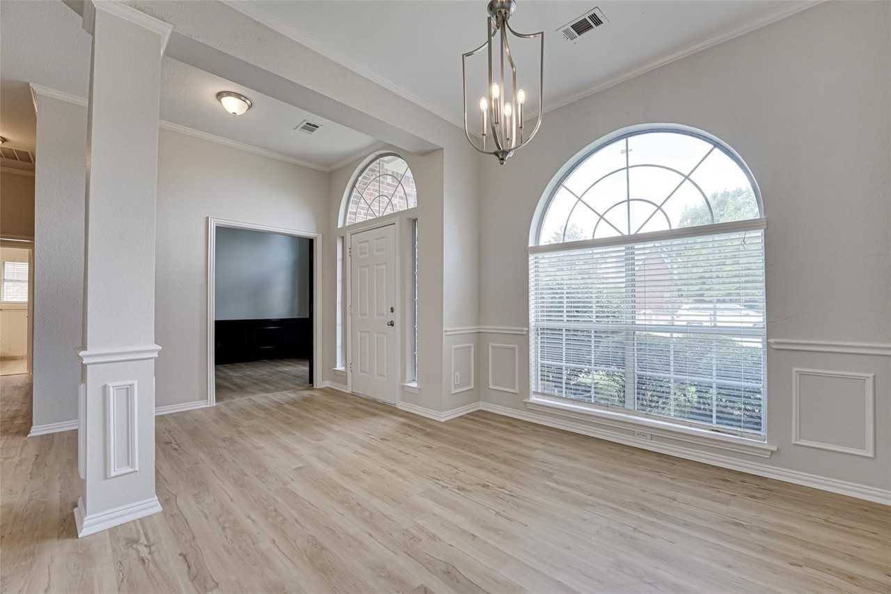 8104 Yacht St - Photo 2 of 31