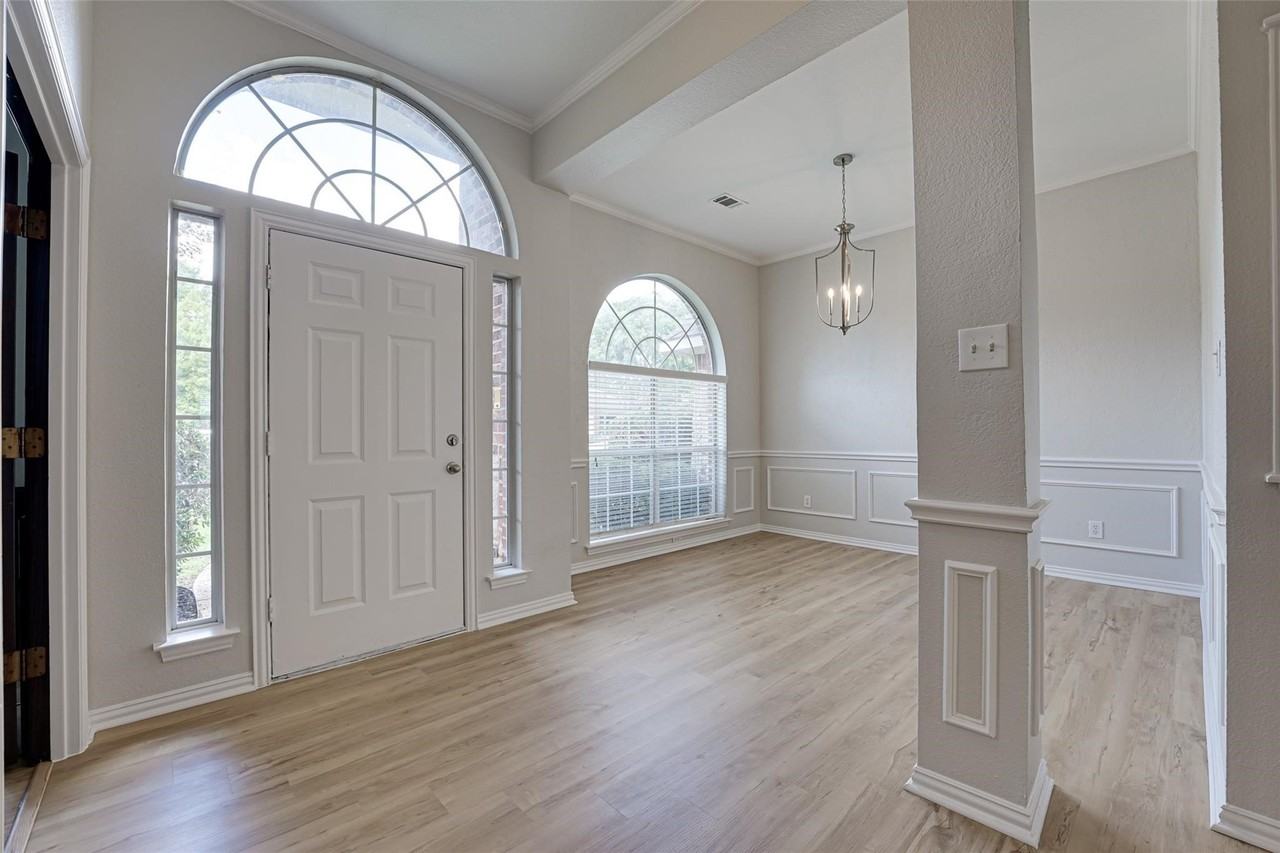 8104 Yacht St - Photo 4 of 31