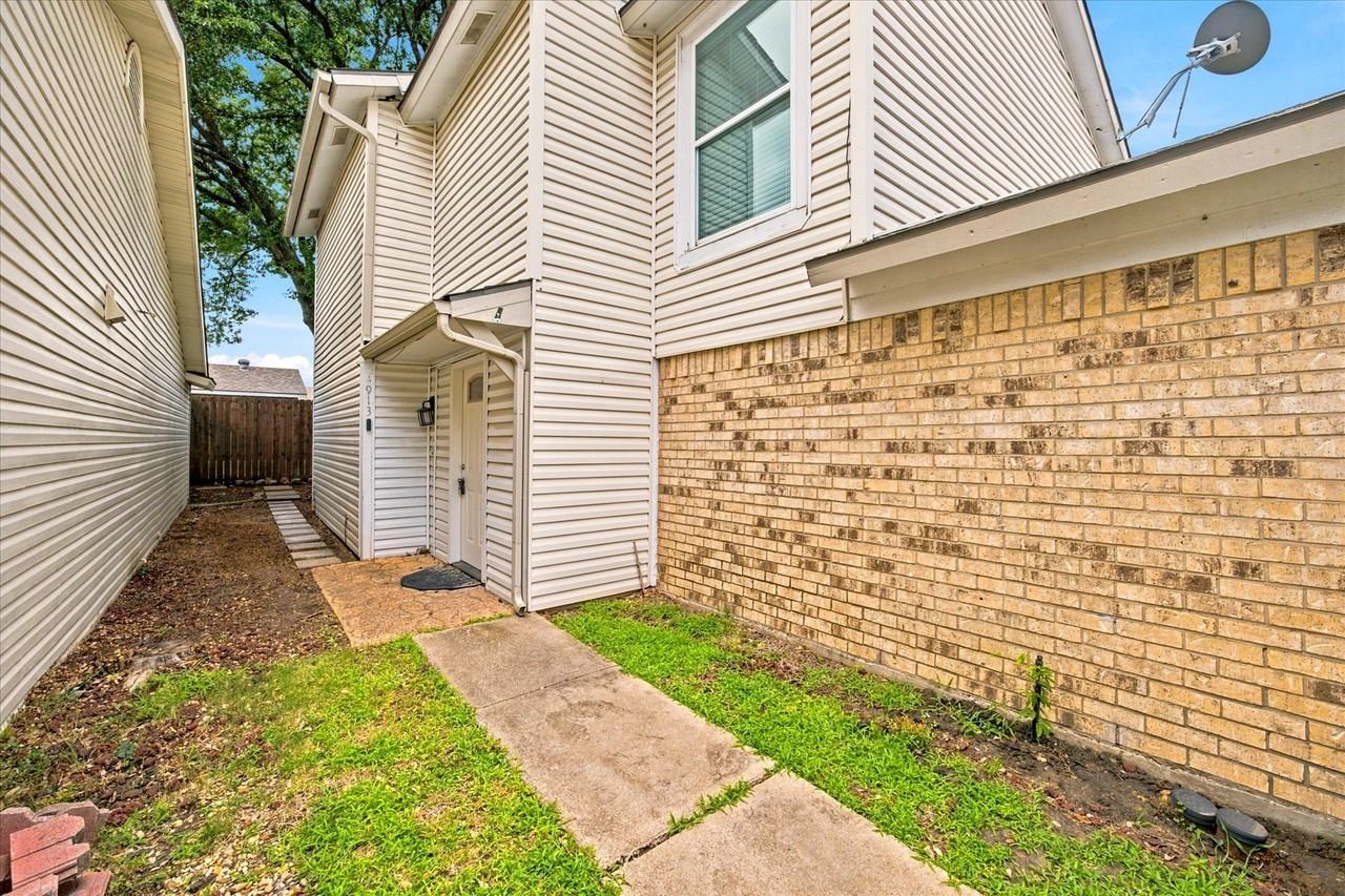 4913 Burlingame Dr - Photo 2 of 20