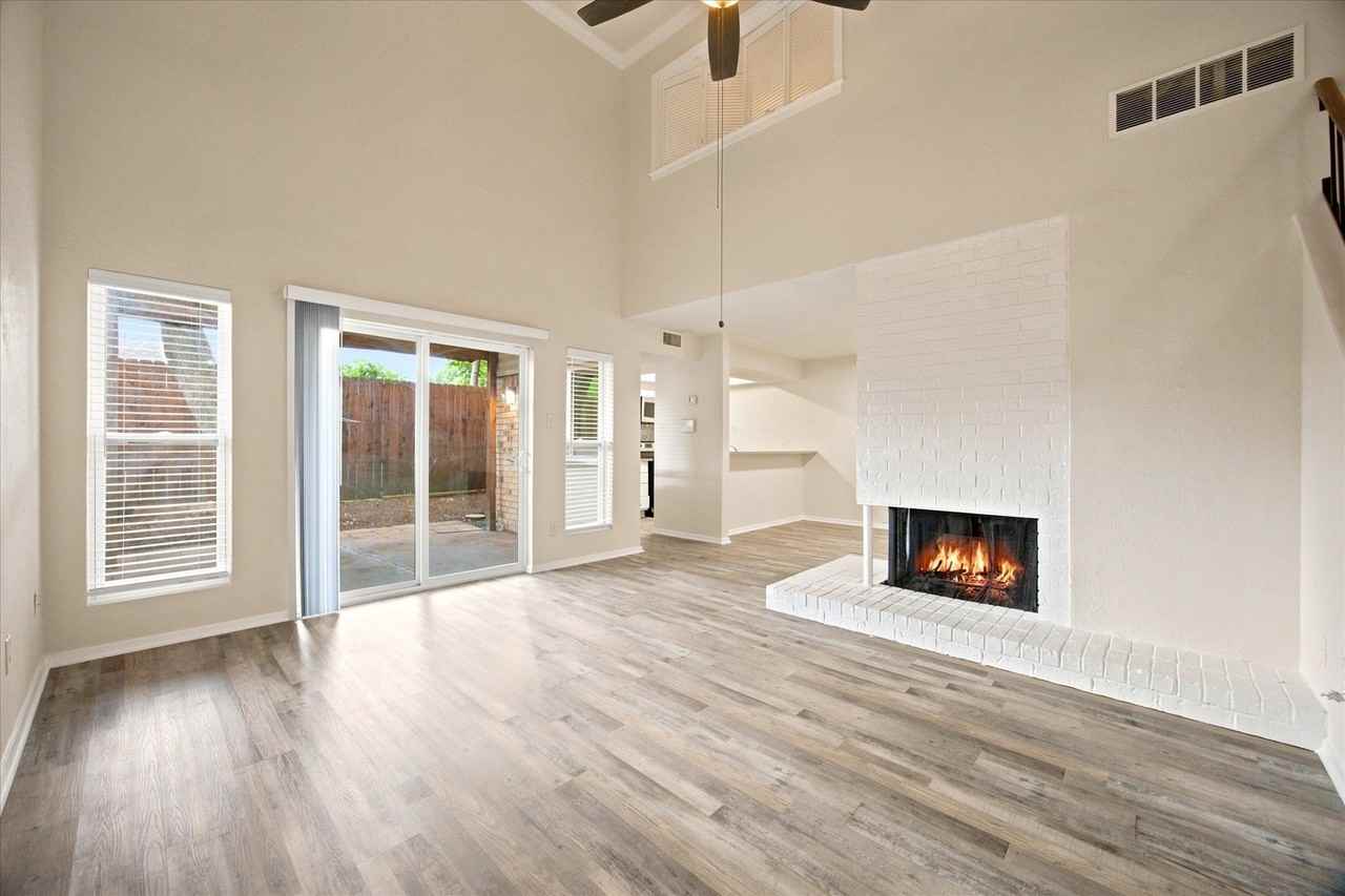 4913 Burlingame Dr - Photo 4 of 20