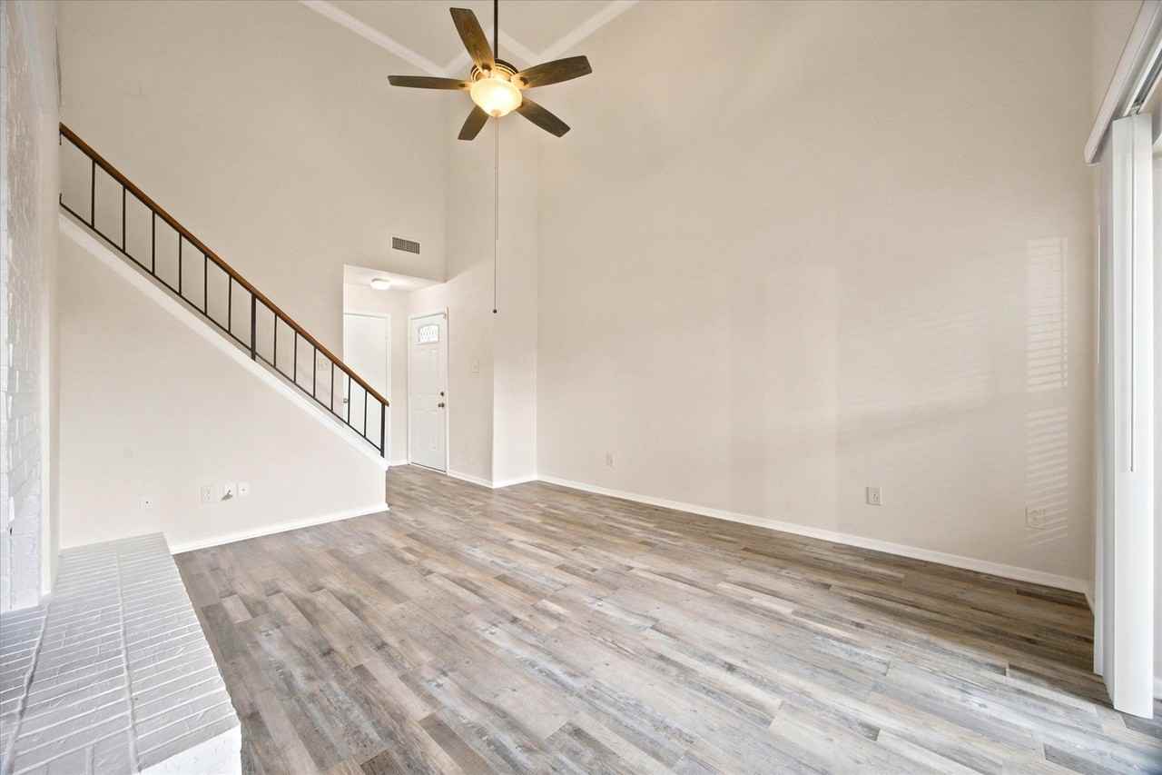 4913 Burlingame Dr - Photo 5 of 20