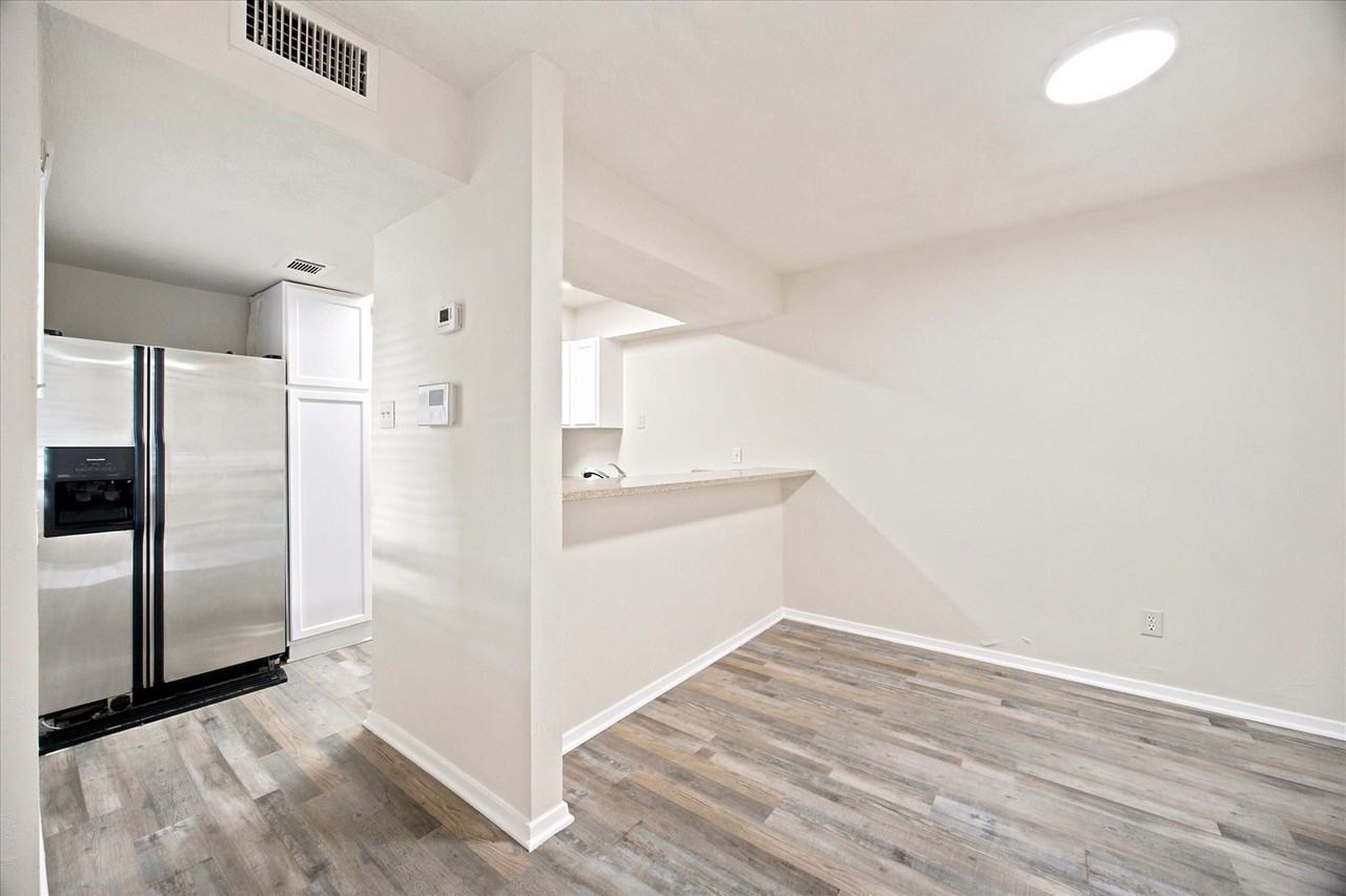 4913 Burlingame Dr - Photo 6 of 20