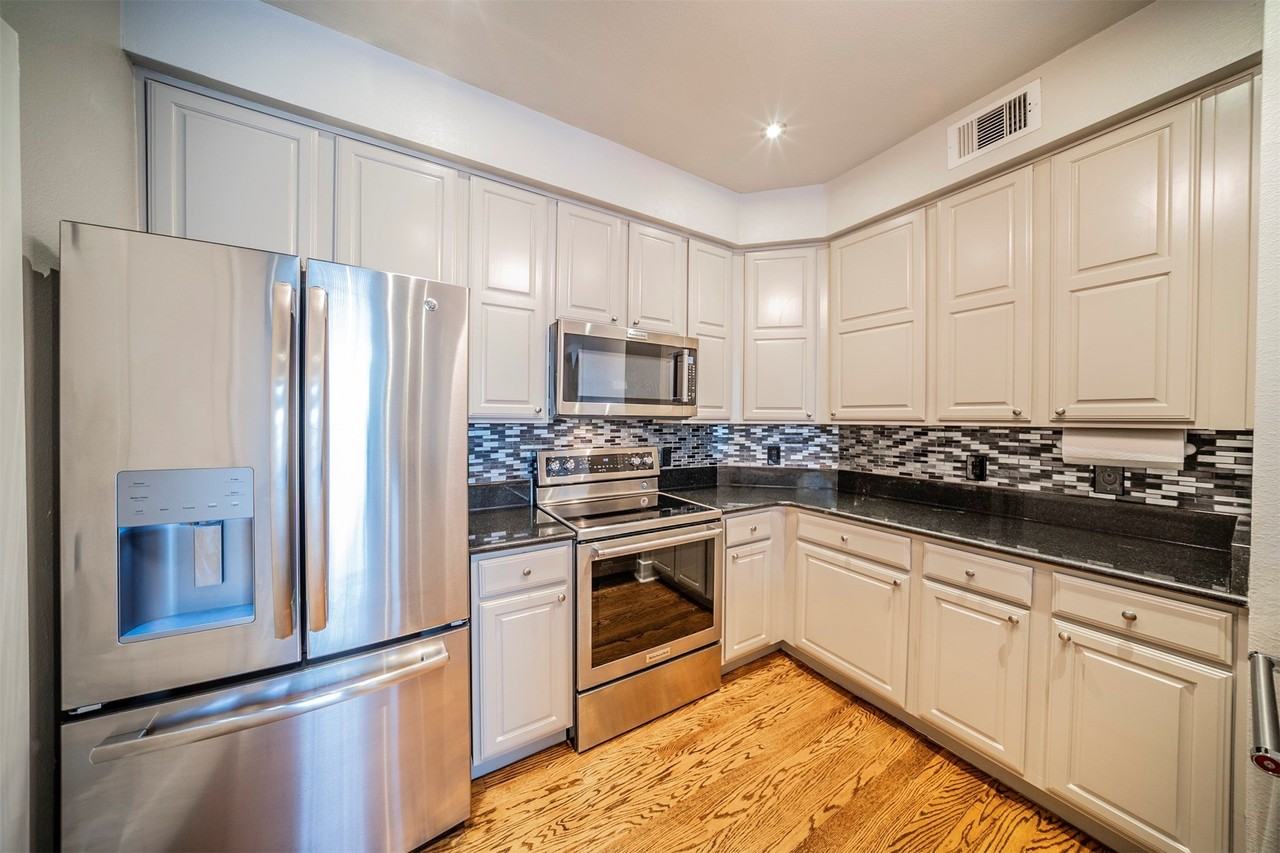3333 Darcy St #2209 - Photo 5 of 16