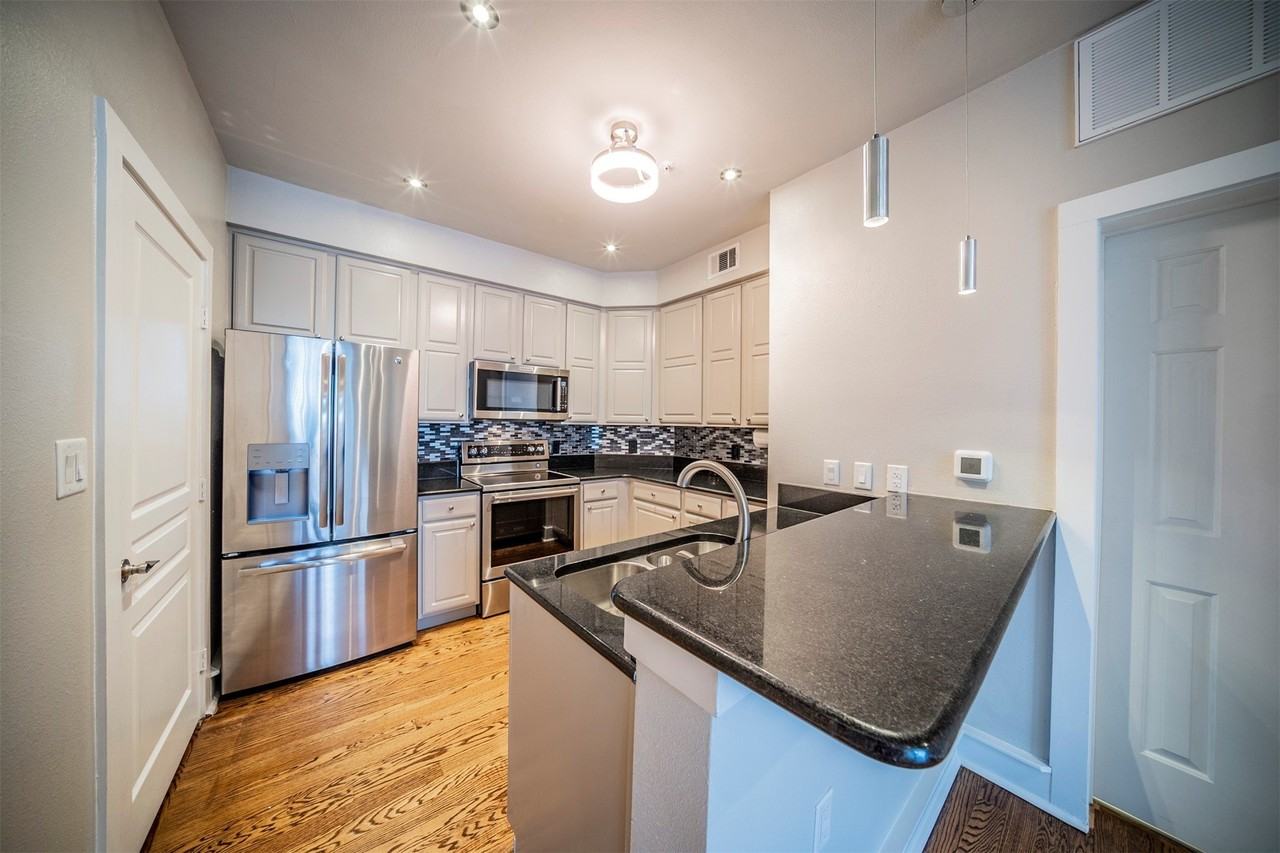 3333 Darcy St #2209 - Photo 6 of 16