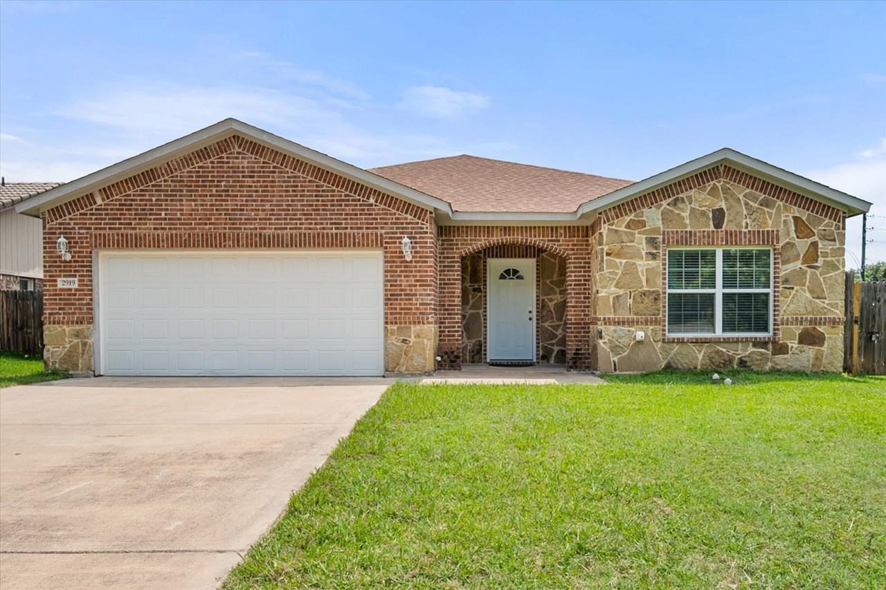 2919 Allen Ct - Photo 2 of 23
