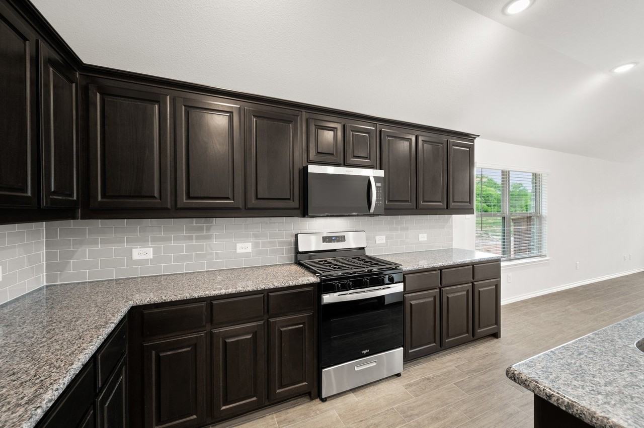 2817 Hay Ln - Photo 3 of 17