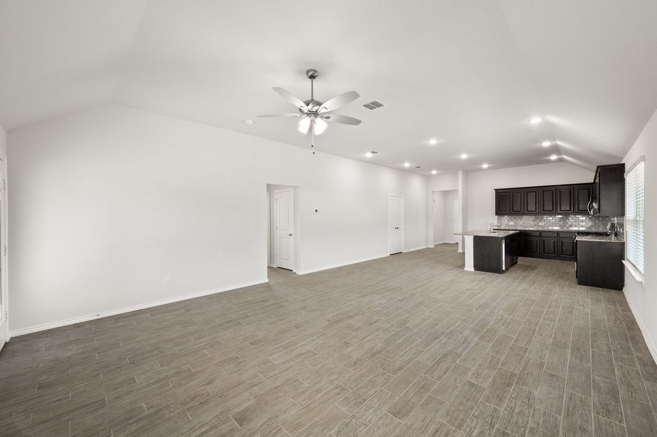 2817 Hay Ln - Photo 4 of 17
