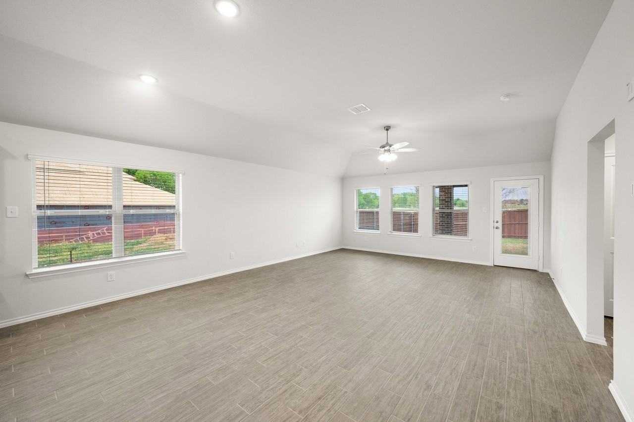 2817 Hay Ln - Photo 5 of 17