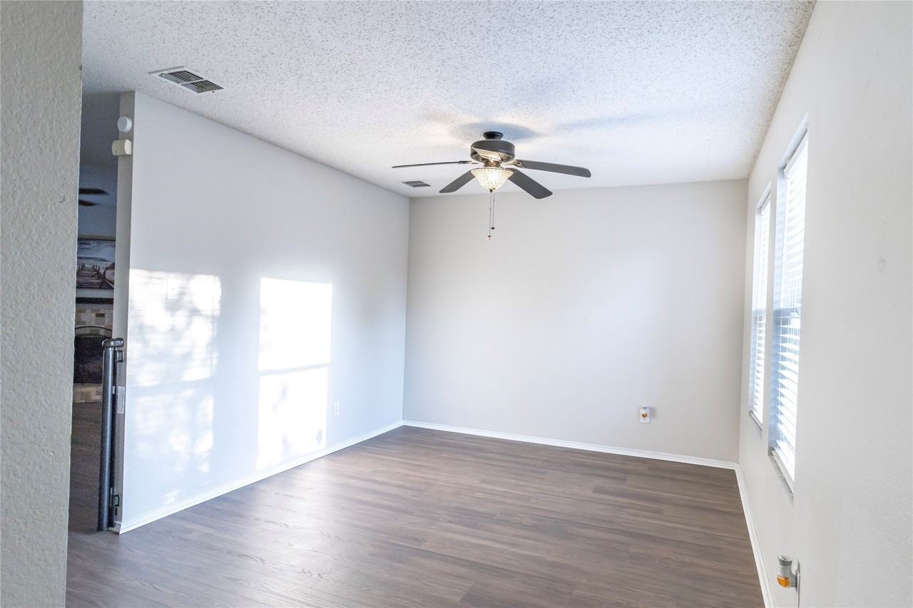 4617 Waterford Dr - Photo 3 of 28