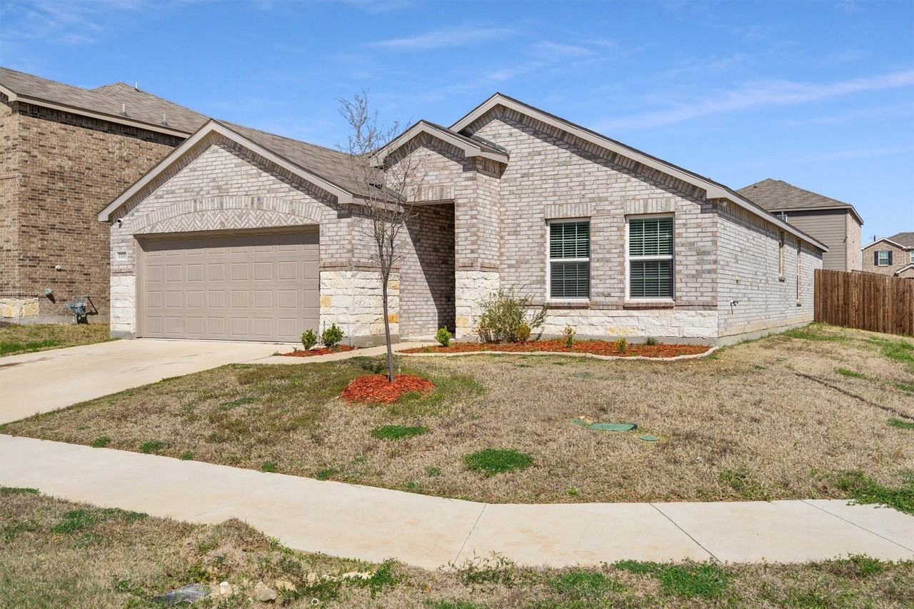 1100 Varson Dr - Photo 2 of 36