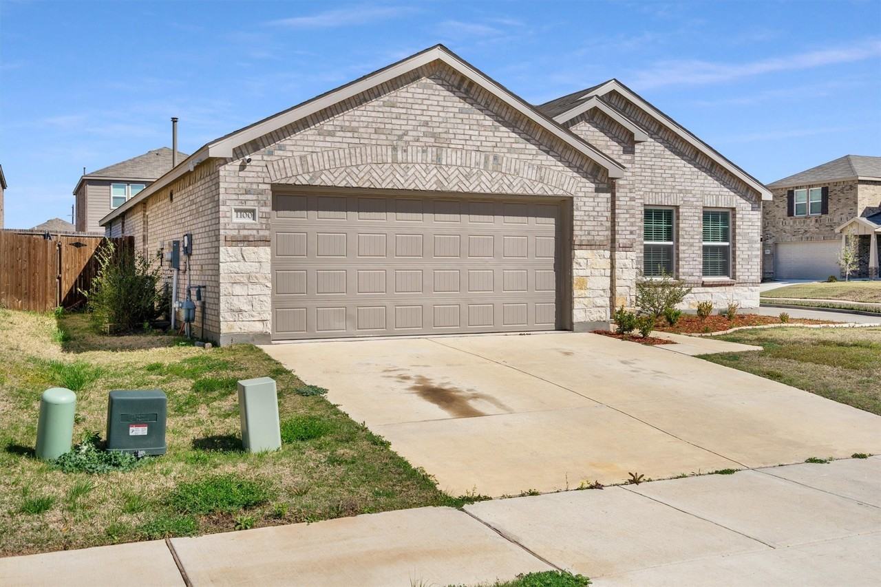 1100 Varson Dr - Photo 3 of 36