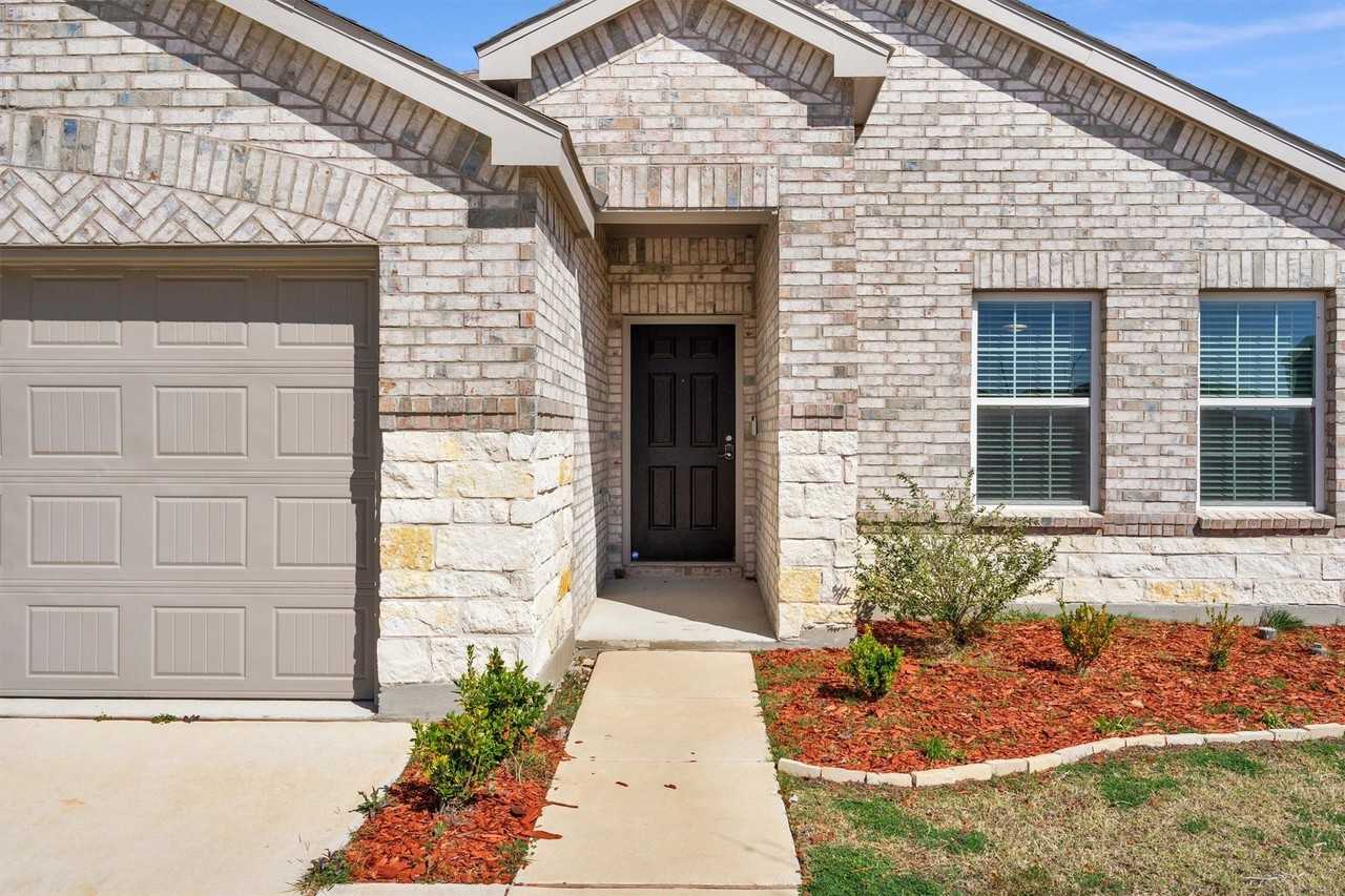 1100 Varson Dr - Photo 4 of 36