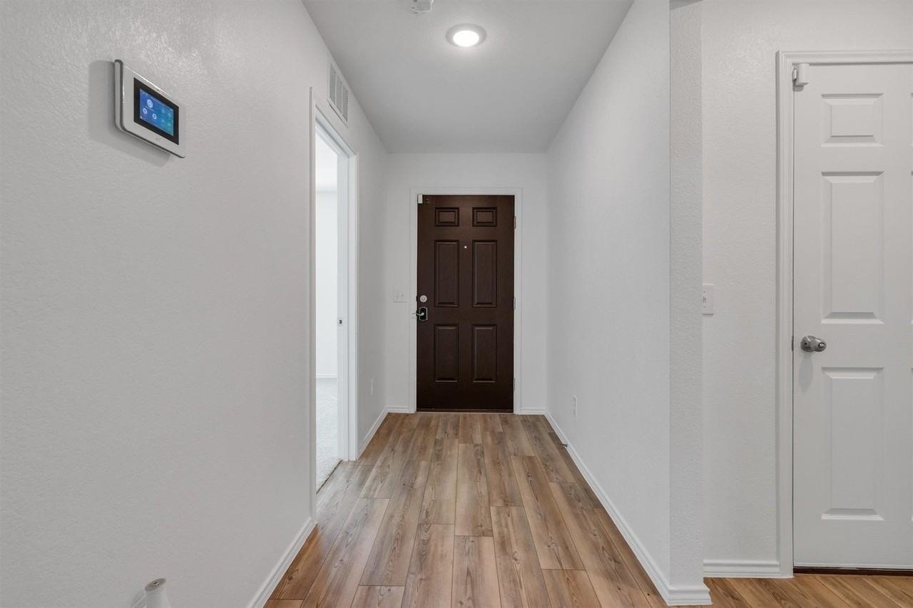 1100 Varson Dr - Photo 5 of 36