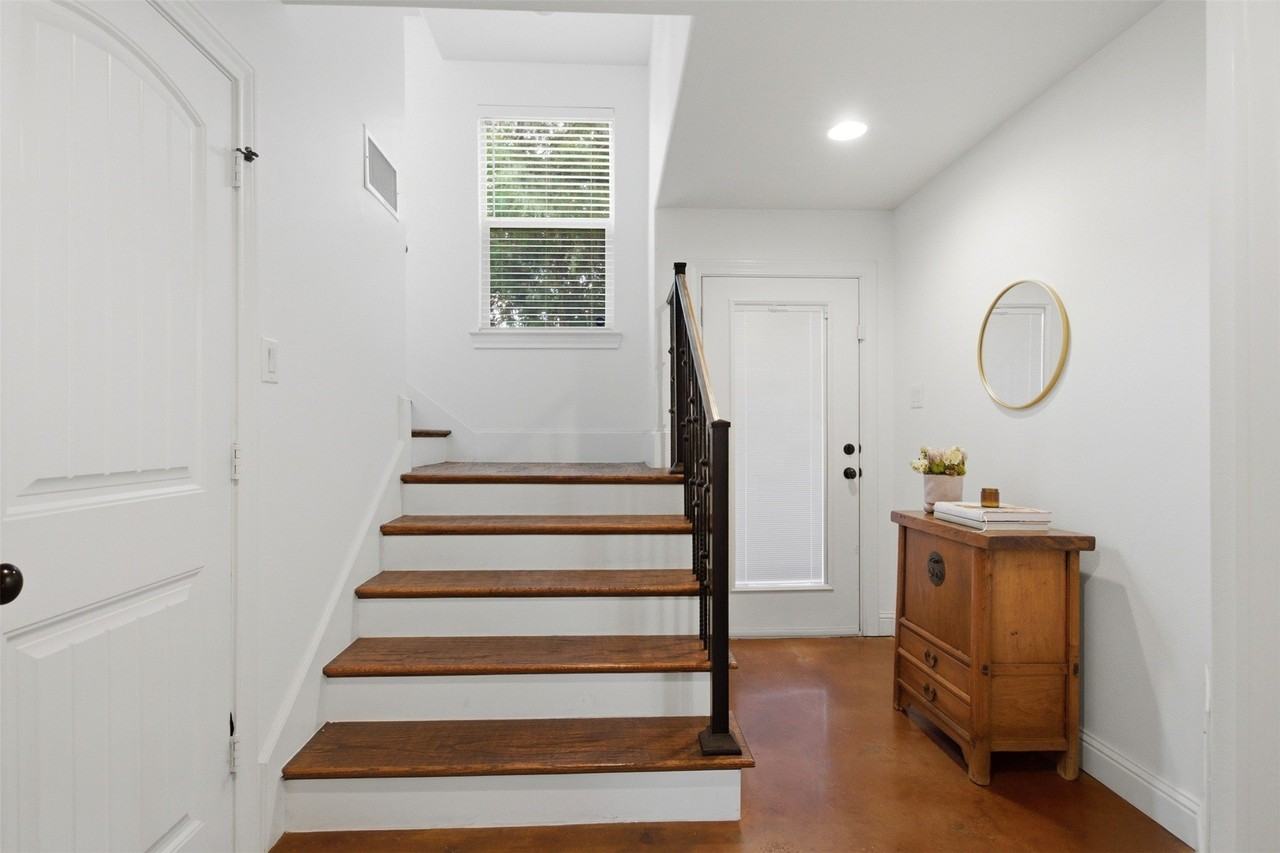 1715 Lewis Ct - Photo 2 of 29